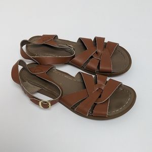 Tan saltwater sandals size 5